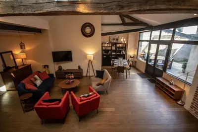 Télévision ou salle de divertissement dans l'établissement l'Atelier Chambourdin - Maison/Loft Centre Blois