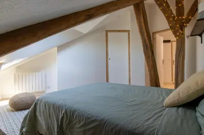 Un ou plusieurs lits dans un hébergement de l'établissement APPARTEMENT DUPLEX SAUMUR CENTRE, refait à neuf, à proximité du château