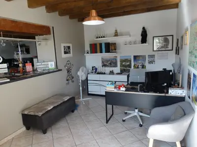 Cuisine ou kitchenette dans l'établissement Aux Champs Des Châteaux