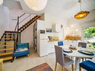 Cuisine ou kitchenette dans l'établissement Holiday Home La petite maison blanche by Interhome