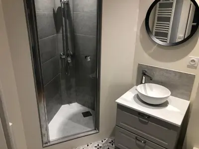 Salle de bains dans l'établissement Joli Appartement Le Gutenberg T2 4p Quartier Mirabeau Proche Gare