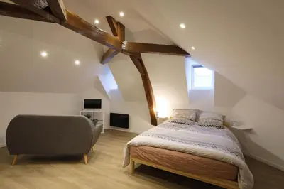Un ou plusieurs lits dans un hébergement de l'établissement Studio neuf cosy La flèche