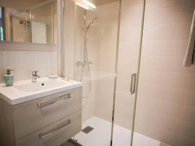 Salle de bains dans l'établissement Gîte de charme avec SPA et cheminée, près du Mans, 7 chambres, WIFI, en bord de forêt de Vibraye - FR-1-410-308