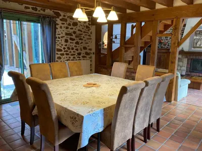 Coin salon dans l'établissement Gîte de charme avec SPA et cheminée, près du Mans, 7 chambres, WIFI, en bord de forêt de Vibraye - FR-1-410-308