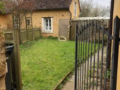 Jardin de l'établissement Nid Douillet pour 2 à Asnières-sur-Vègre, Petite Cité de Caractère - FR-1-410-317