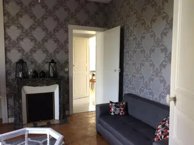 Coin salon dans l'établissement Gîte de charme au Mans, 4 chambres, grand jardin, terrasse, Wi-Fi, proche commerces - FR-1-410-318
