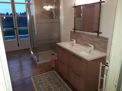 Salle de bains dans l'établissement Manoir des Etrichets