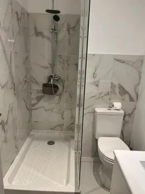 Salle de bains dans l'établissement Hotel TULTY