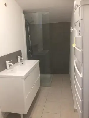 Salle de bains dans l'établissement LA PETITE MAISON DE TATATE