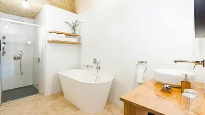 Salle de bains dans l'établissement Le Clos Baudoin B&B Troglo