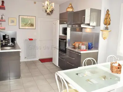 Cuisine ou kitchenette dans l'établissement Évasion champêtre : Gîte enchanteur avec jardin clos, rivière et tout confort près des Châteaux de la Loire. - FR-1-381-506