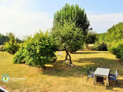 Jardin de l'établissement Gîte élégant en Touraine avec jardin clos et WIFI - FR-1-381-505