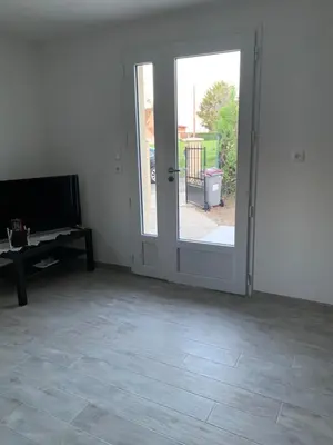 Télévision ou salle de divertissement dans l'établissement loge de la Besnardière