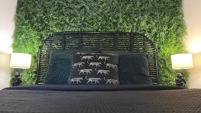 Coin salon dans l'établissement Le Troglo'Gîte, 500m à pied du Zoo de Beauval