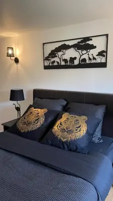 Coin salon dans l'établissement Le Troglo'Gîte, 500m à pied du Zoo de Beauval