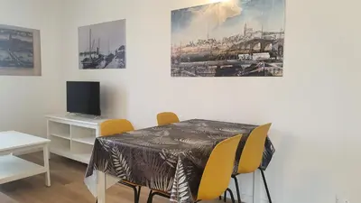 Télévision ou salle de divertissement dans l'établissement 