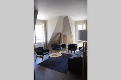 Coin salon dans l'établissement Les Mansardes du centre ville ,vue Loire