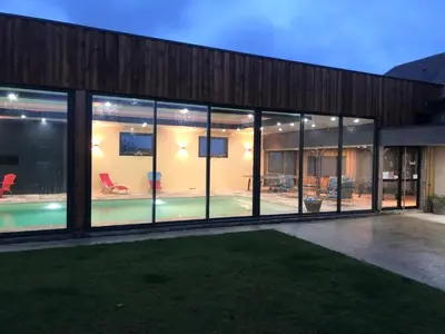 Piscine de l'établissement Cottage piscine intérieure31degrés ZOO LA FLECHE24H du Mans ou située à proximité