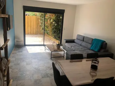 Coin salon dans l'établissement Cottage piscine intérieure31degrés ZOO LA FLECHE24H du Mans