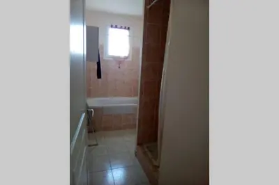 Salle de bains dans l'établissement Le Lizard, un gîte pour vos passions nature
