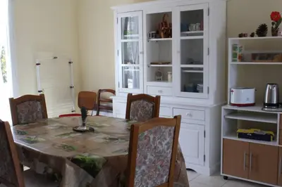 Cuisine ou kitchenette dans l'établissement Le Lizard, un gîte pour vos passions nature