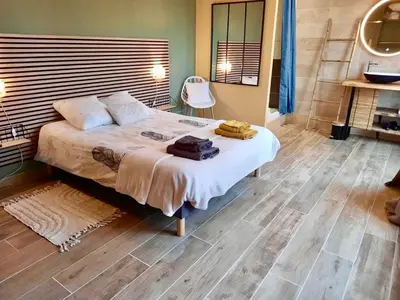 Un ou plusieurs lits dans un hébergement de l'établissement Gîte confortable près de Saumur : 2 chambres, jardin clos, terrasse, proche sites touristiques - FR-1-622-4