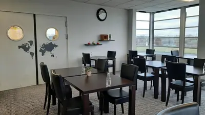 Restaurant ou autre lieu de restauration dans l'établissement Cit'Hotel Talencia