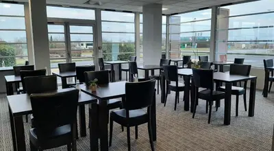 Restaurant ou autre lieu de restauration dans l'établissement Cit'Hotel Talencia