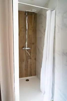 Salle de bains dans l'établissement Appartement cosy avec parking privé à Saumur