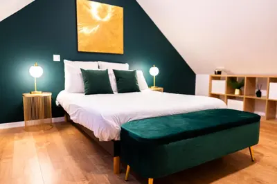 Un ou plusieurs lits dans un hébergement de l'établissement Grand loft familial 4 chambres avec parking privé