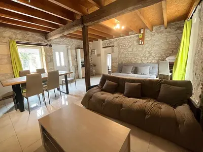 Coin salon dans l'établissement La Maison des Cochards - vue sur le Cher à 5 minutes de beauval