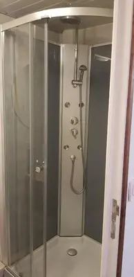 Salle de bains dans l'établissement Gîte Des Quinconces
