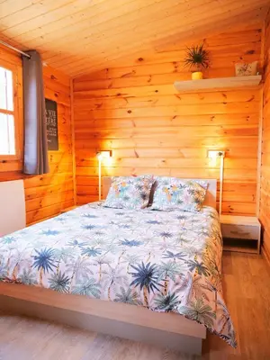 Un ou plusieurs lits dans un hébergement de l'établissement Cottage avec piscine au cœur du Saumur Champigny