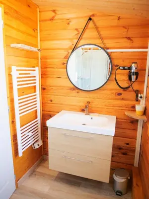 Salle de bains dans l'établissement Cottage avec piscine au cœur du Saumur Champigny
