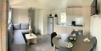 Cuisine ou kitchenette dans l'établissement MOBILHOME 3 CH CAMPING 4*