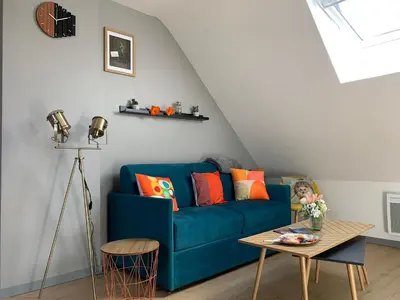 Coin salon dans l'établissement SUPERLOGIS - Sous Les Toits - T2- 3étoiles - BLOIS-HYPERCENTRE 1 chambre 4 personnes
