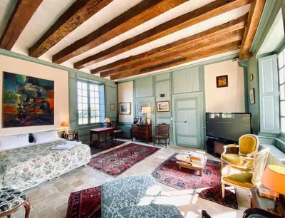 Coin salon dans l'établissement Manoir du Plessis - Maison d'exception privatisée