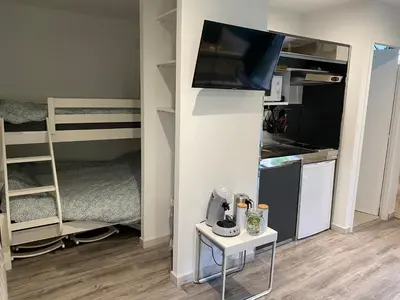 Cuisine ou kitchenette dans l'établissement Studio Indre climatisé, La halte de Cuzé, aux abords de la Loire à vélo
