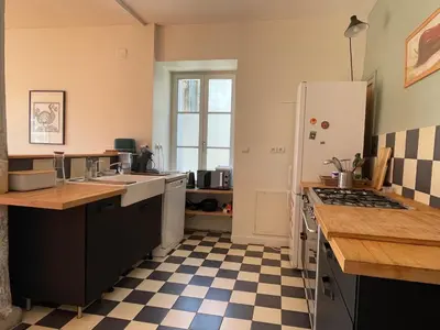 Cuisine ou kitchenette dans l'établissement 2 gîtes mitoyens - 10 personnes - Jardin - Centre Saint Aignan