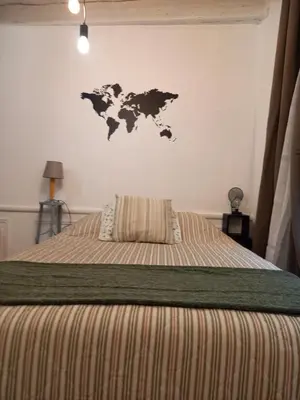 Un ou plusieurs lits dans un hébergement de l'établissement Charmant studio dans le Vieux Tours
