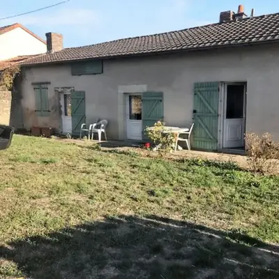Charmante maison à Mouterre-Silly avec jardin et terrasse