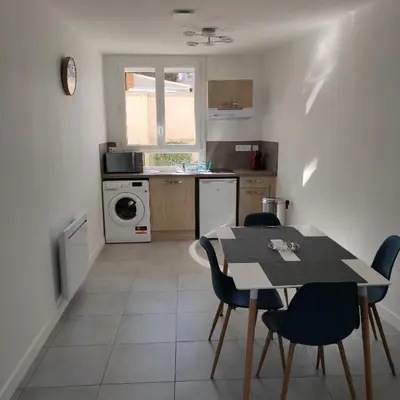 Cuisine ou kitchenette dans l'établissement Appartement Cosy avec place de parking privée