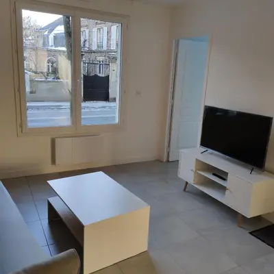 Télévision ou salle de divertissement dans l'établissement Appartement Cosy avec place de parking privée