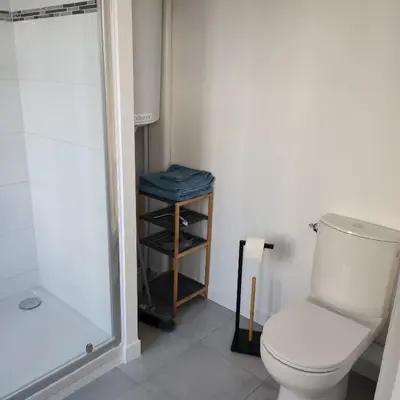 Salle de bains dans l'établissement Appartement Cosy avec place de parking privée