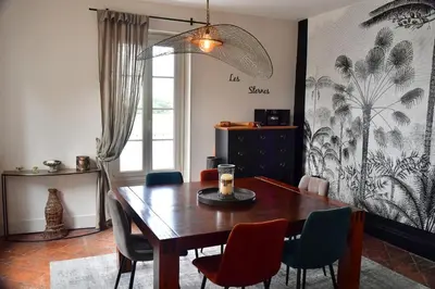 Coin salon dans l'établissement Les sternes de st Mathurin sur Loire , terrasse sur la Loire
