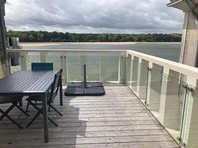 Balcon ou terrasse dans l'établissement Les sternes de st Mathurin sur Loire , terrasse sur la Loire