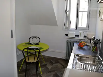 Cuisine ou kitchenette dans l'établissement Gîte 2 pers. avec terrasse, WIFI, proche des châteaux - FR-1-381-508