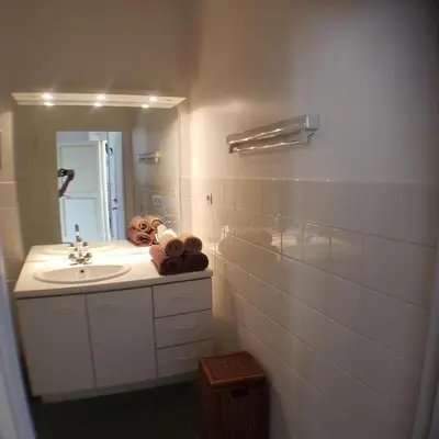 Salle de bains dans l'établissement Gites Aubelle - La Maison Aubelle