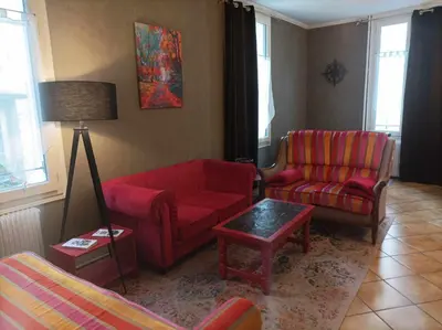 Coin salon dans l'établissement La Boussole - Maison meublée 3 chambres 6 pers.
