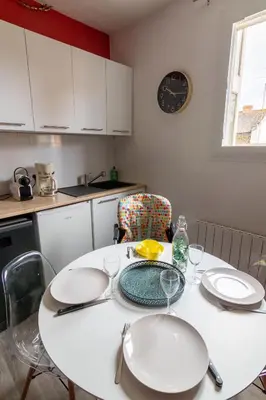Cuisine ou kitchenette dans l'établissement DUPLEX LE SAINT JEAN